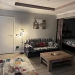 Funchal Apt- Sleeps 2 - Pool & Parking - Madeira
