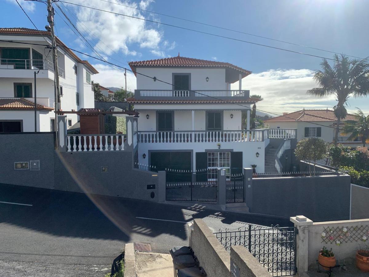 Apt- Sleeps 2 - Pool & Parking - Madeira Appartement