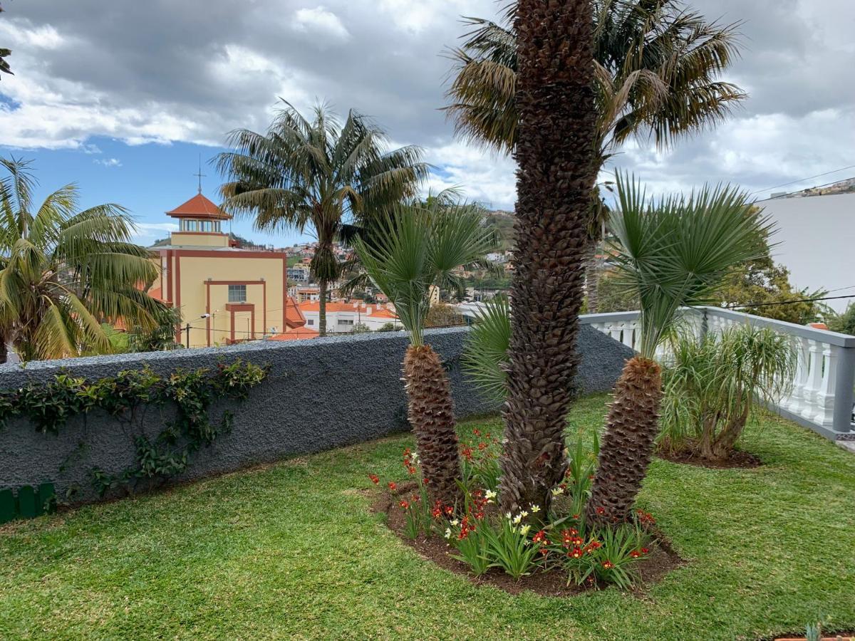 Appartement Apt- Sleeps 2 - Pool & Parking - Madeira